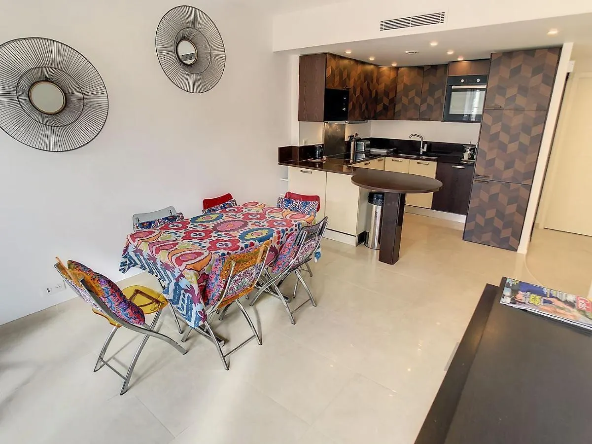 Quality 2 Bedroom Pasteur, 5 Mins From Croisettte 352 Cannes France